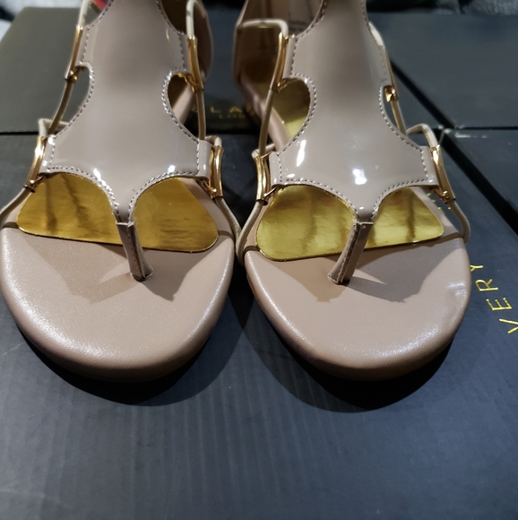 Very Volatile Clea Beige New in Box Rare Size 7 - Picture 6 of 7